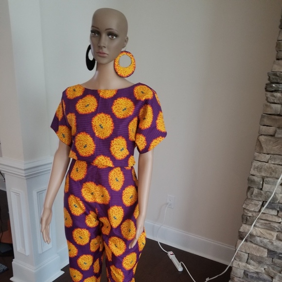 African print jumpsuit with earrings - Picture 2 of 2